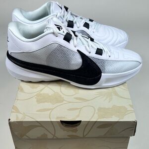 Nike Zoom Freak 5 Team Basketball Sneaker Giannis Freak 5 Mens